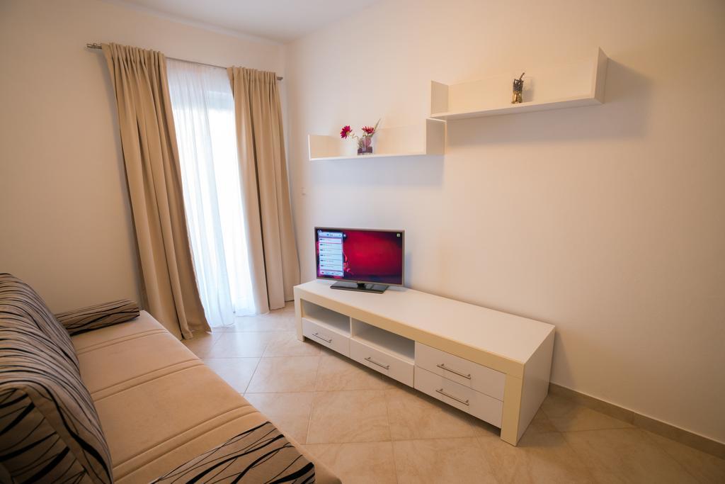 Rujno Apartments Starigrad Paklenica Exterior foto
